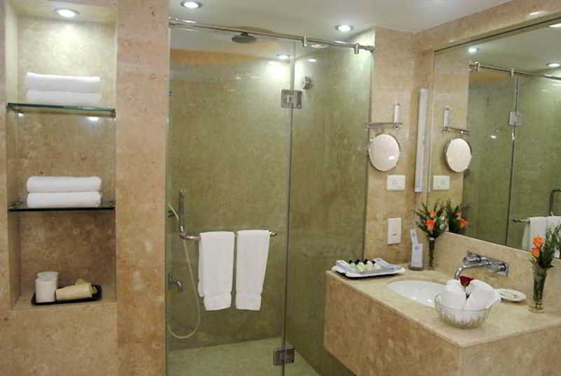 Breeze Hotel Ченнаї Екстер'єр фото