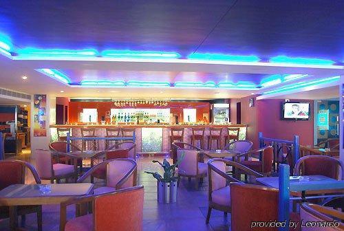 Breeze Hotel Ченнаї Ресторан фото